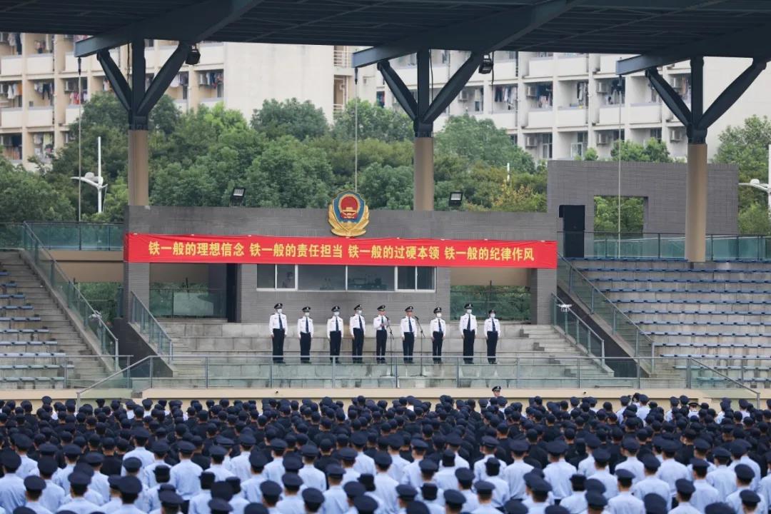 南京森林警察学院隆重举行升旗仪式暨师生同上一堂思政课活动
